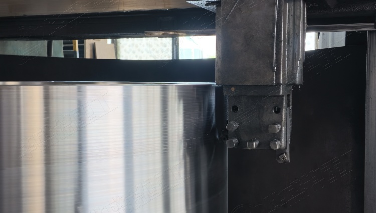 對輥制砂機修復輥皮車削裝置：不拆機，安裝即用